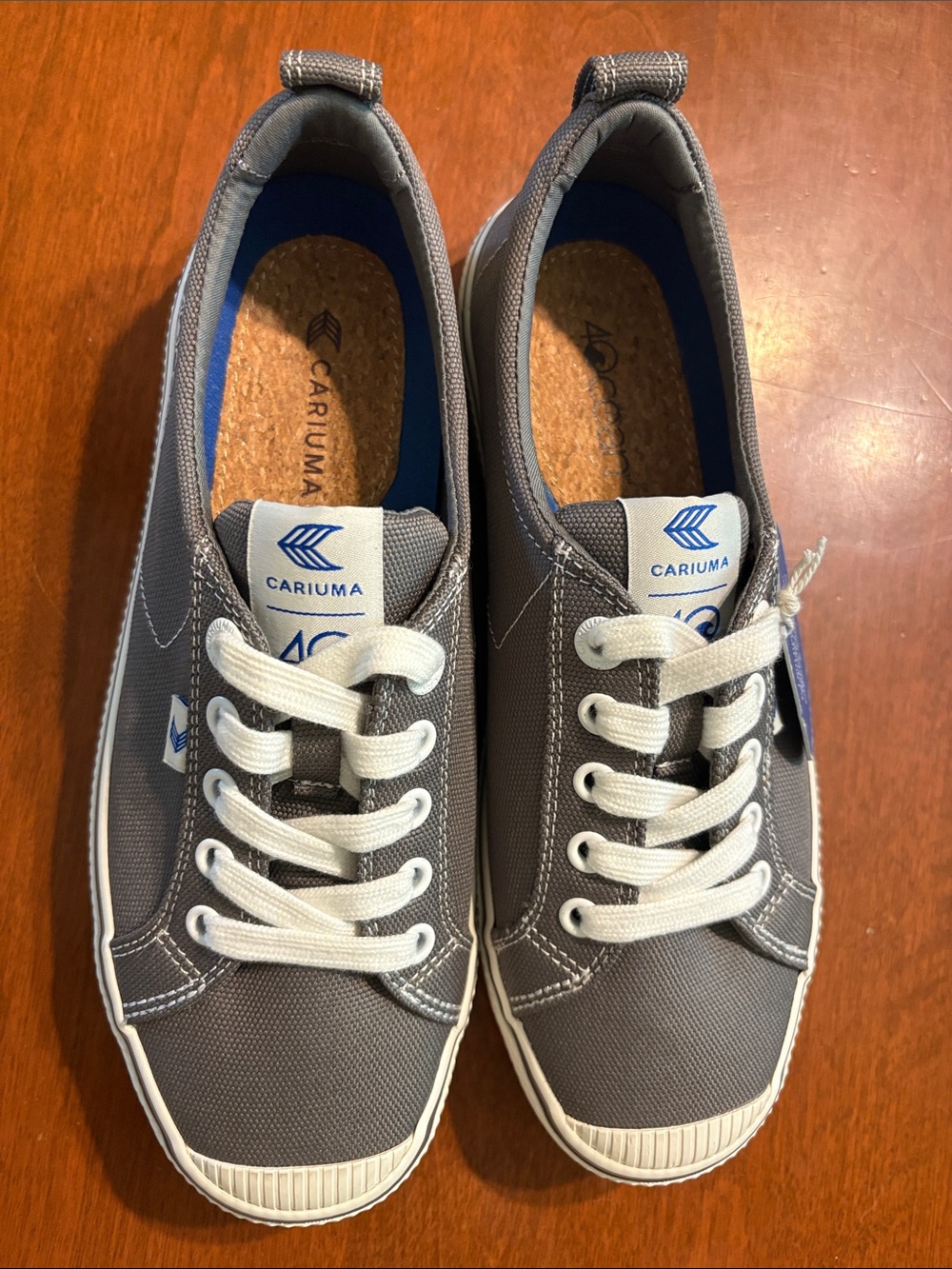 New Cariuma Men’s 6 Womens 7.5 Gray Canvas Low-Top Sneakers with White Laces